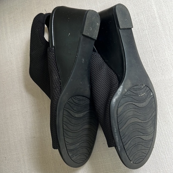 Impo Black Stretch Wedge Shoes Size 6.5” - Picture 3 of 3